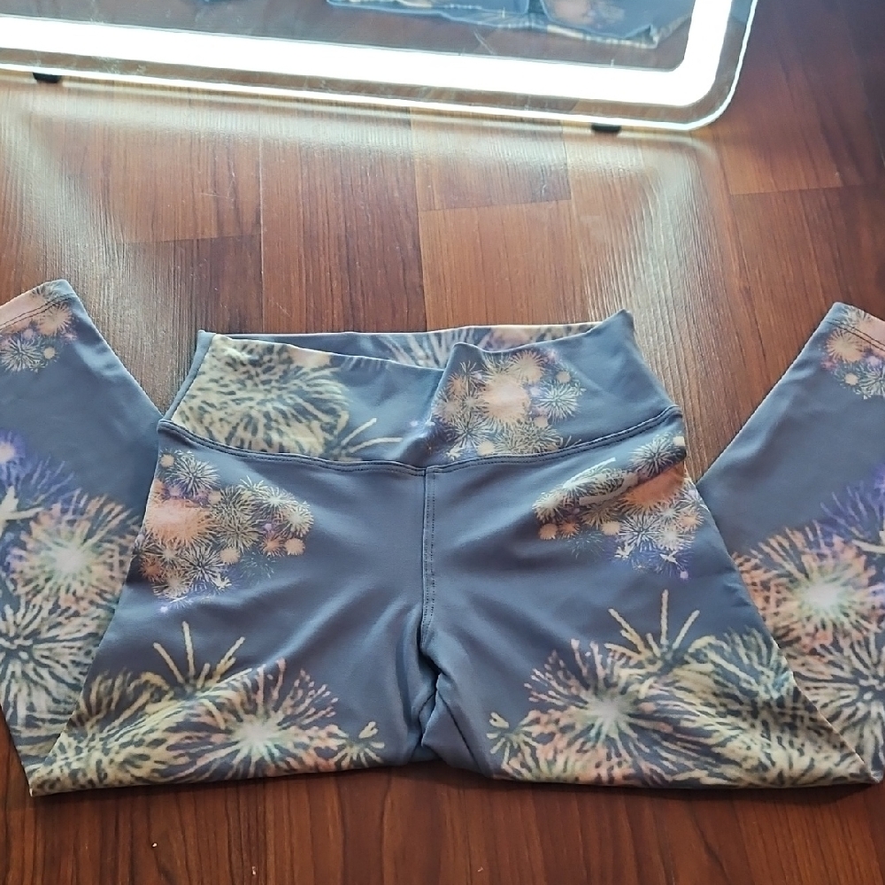 Firework Print Capri Leggings - Blue